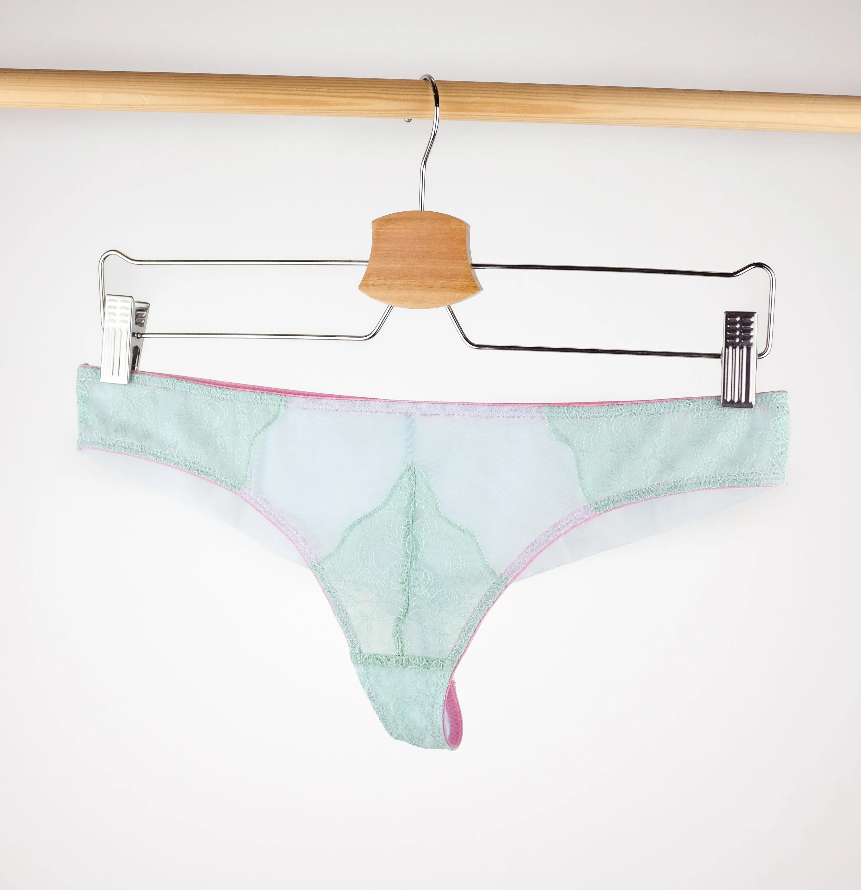 Powder mesh w. mint & bubblegum low rise knicker