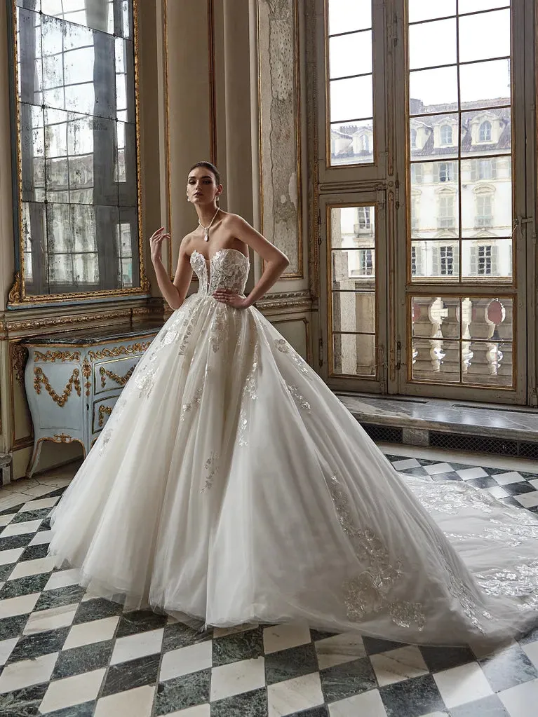 Pronovias Privee: Ammolite