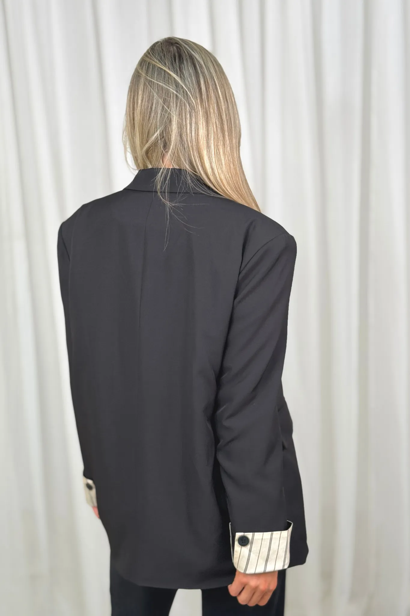 Willow Contrast Cuff Blazer In Black